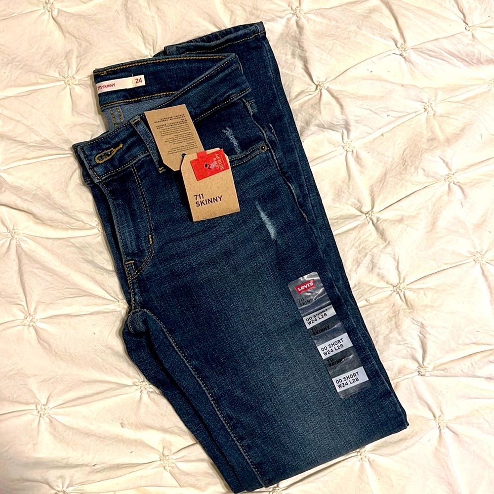 Levi’s 711 skinny W24 L28 (Levi’s sculpt) BRAND NEW w/TAGS